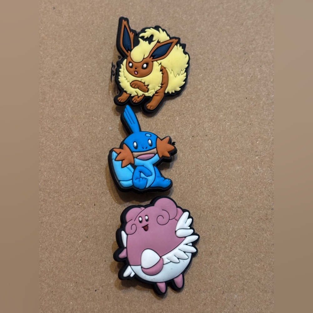 🩵💙Crocs 10 pc charm pikachu Colorful Cartoon Pet. - Picture 3 of 7